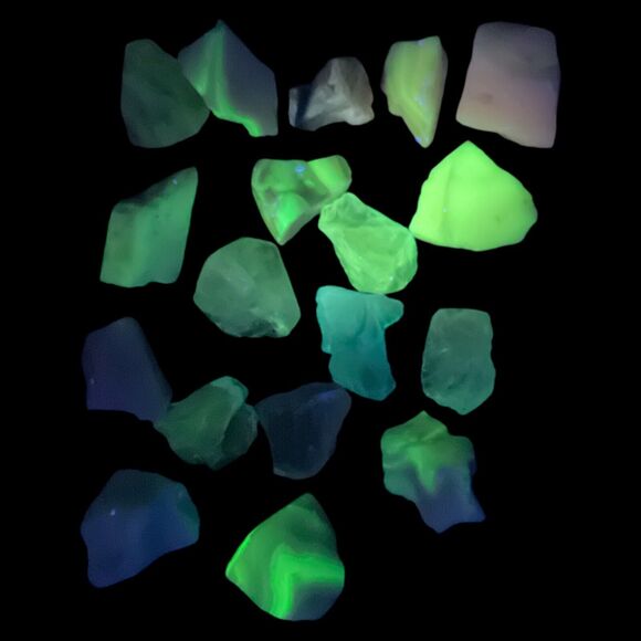 Art Glass Cullet Glowing Manganese Uranium Glass Bulk Assortment 2.5 LBS #5GA4 - Picture 4 of 9